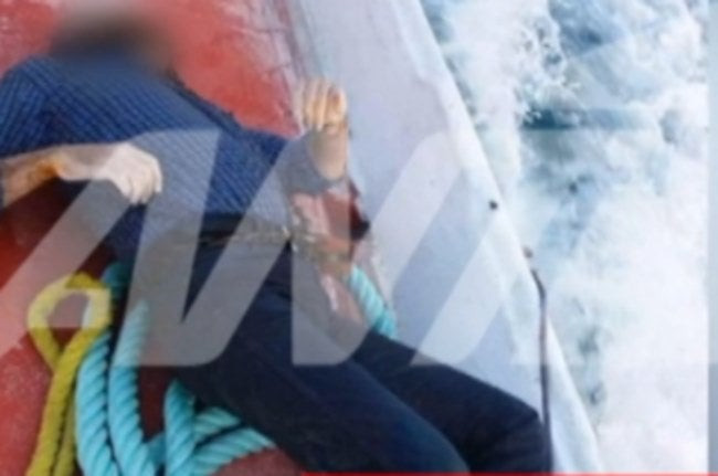 Ανατριχιαστικές εικόνες! Πέντε μέρες είναι νεκρός ο αλυσοδεμένος άνδρας με τα βαρίδια (βίντεο)